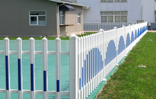 塑鋼<a href=http://m.sweetlakecakes.com target=_blank class=infotextkey>護(hù)欄</a>