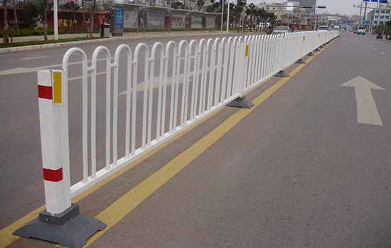 交通道路<a href=http://m.sweetlakecakes.com target=_blank class=infotextkey>護(hù)欄</a>
