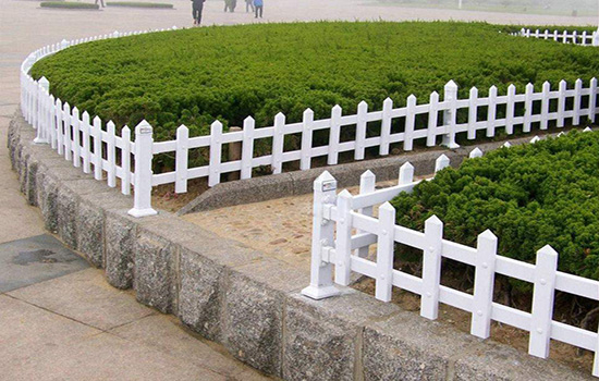 花壇草坪<a href=http://m.sweetlakecakes.com target=_blank class=infotextkey>護(hù)欄</a>