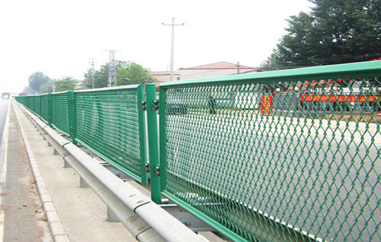 防眩<a href=http://m.sweetlakecakes.com target=_blank class=infotextkey><a href=http://m.sweetlakecakes.com target=_blank class=infotextkey>護(hù)欄</a>網(wǎng)</a>