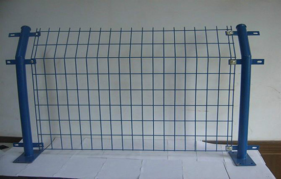 雙邊<a href=http://m.sweetlakecakes.com target=_blank class=infotextkey>護欄網(wǎng)</a>