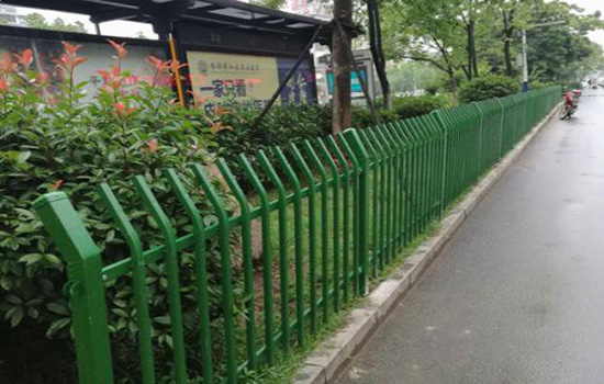 綠化帶隔離<a href=http://m.sweetlakecakes.com target=_blank class=infotextkey>護欄</a>