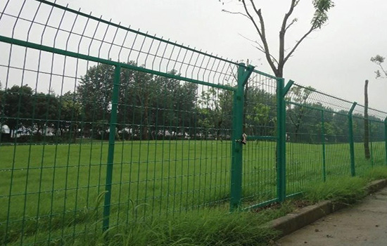 鐵絲網(wǎng)<a href=http://m.sweetlakecakes.com target=_blank class=infotextkey>圍欄</a>批發(fā)