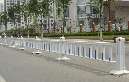 道路<a href=http://m.sweetlakecakes.com target=_blank class=infotextkey>圍欄</a>