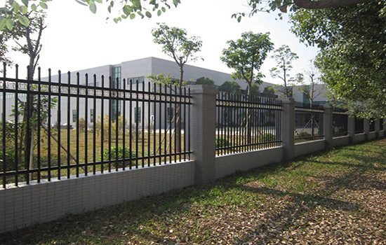 農(nóng)村小庭院<a href=http://m.sweetlakecakes.com target=_blank class=infotextkey>圍欄</a>