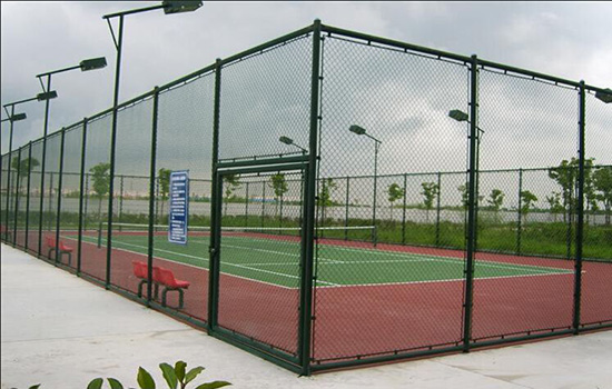 籃球場(chǎng)<a href=http://m.sweetlakecakes.com target=_blank class=infotextkey>圍欄</a>