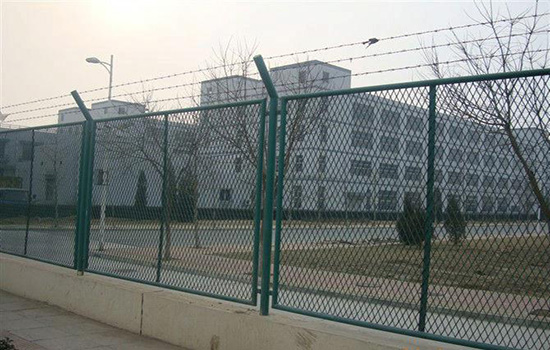 球場<a href=http://m.sweetlakecakes.com target=_blank class=infotextkey>圍欄</a>